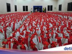 Korban Banjir Kalsel Dapat Paket Sembako, Ini Isinya