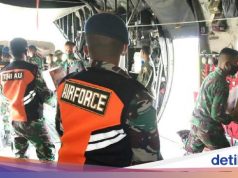 TNI AU Angkut 17 Ton Sembako-Tenda untuk Korban Gempa Sulbar-Banjir Kalsel