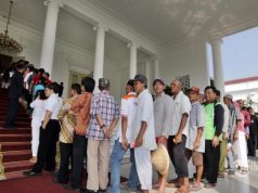 Jokowi Gelar Open House Idul Fitri di Istana Presiden! Jokowi Gelar Open House Idul Fitri di Istana Presiden dengan Tangan Terbuka! Sumber Tribun.