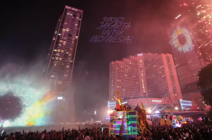 Perayaan Tahun Baru 2025 di Bundaran HI Dimeriahkan Pertunjukan 800 Drone
