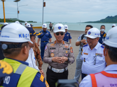 Wamenhub dan Kakorlantas Polri Pantau Kesiapan Pelabuhan di Lampung Jelang Libur Nataru Wamenhub dan Kakorlantas Polri Pantau Kesiapan Pelabuhan di Lampung Jelang Libur Nataru