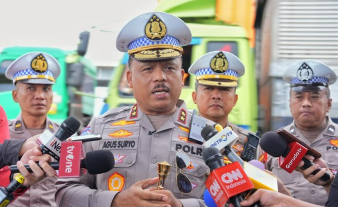 Tol Japek Berlakukan Contraflow dan One Way Jelang Puncak Mudik Lebaran Tol Japek Berlakukan Contraflow dan One Way Jelang Puncak Mudik Lebaran