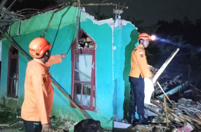 Gempa 7 Kali Guncang Bekasi, Satu Tempat Ibadah Roboh Gempa 7 Kali Guncang Bekasi, Satu Tempat Ibadah Roboh