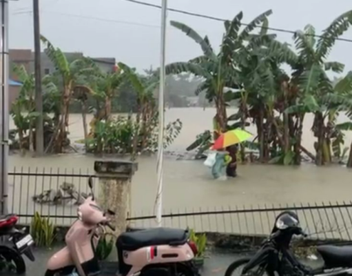 Hujan Empat Hari Sebabkan Banjir di Securai, Warga Mengungsi di Puskesmas banjir Securai, Langkat, pengungsian, bantuan, BPBD