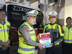 Korlantas Polri Perkuat Dukungan Kemanusiaan Melalui Bantuan Mobil Patroli dan Sembako di Solok dan Padang Panjang Tim Korlantas Polri Salurkan Bantuan Mobil Patroli dan Sembako di Padang Panjang dan Solok