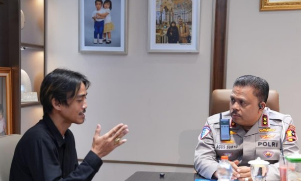 Kakorlantas Polri Apresiasi Aksi Sopir Truk Cegah Insiden di Tol Japek Kakorlantas Polri Apresiasi Aksi Sopir Truk Cegah Insiden di Tol Japek