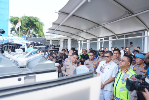 Korlantas Polri Perkuat Pengawasan Lalu Lintas melalui ETLE Drone Patrol Presisi Korlantas Polri Perkuat Pengawasan Lalu Lintas melalui ETLE Drone Patrol Presisi