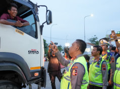 Demi Kelancaran Arus Balik, Kakorlantas Putar Balik Kendaraan Sumbu Tiga di Tol Pejagan Demi Kelancaran Arus Balik, Kakorlantas Putar Balik Kendaraan Sumbu Tiga di Tol Pejagan