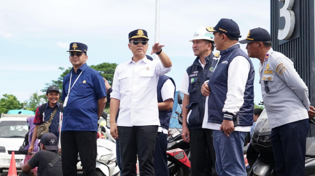 Antrean kendaraan di Gilimanuk berhasil ditekan dengan penambahan armada kapal dan pengaturan lalu lintas.