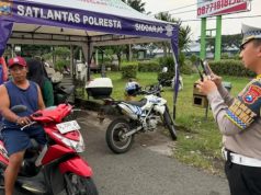Polantas Menyapa Bertransformasi Menjadi Budaya Pelayanan di Jalan Raya Polantas Menyapa Bertransformasi Menjadi Budaya Pelayanan di Jalan Raya
