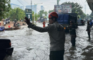 Banjir Jakarta Surut, 18 RT di Jakarta Barat Masih Tergenang Banjir Jakarta Surut, 18 RT di Jakarta Barat Masih Tergenang