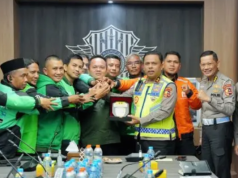 Perjalanan Dua Hari Ojol Jambi ke Jakarta Berbuah Audiensi Hangat Bersama Kakorlantas Polri Perjalanan Dua Hari Ojol Jambi ke Jakarta Berbuah Audiensi Hangat Bersama Kakorlantas Polri