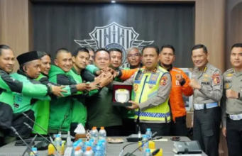 Perjalanan Dua Hari Ojol Jambi ke Jakarta Berbuah Audiensi Hangat Bersama Kakorlantas Polri Perjalanan Dua Hari Ojol Jambi ke Jakarta Berbuah Audiensi Hangat Bersama Kakorlantas Polri