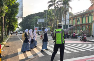 Polantas Jadi Bagian Mobilitas Harian Masyarakat dari Pagi Sampai Malam Polantas Jadi Bagian Mobilitas Harian Masyarakat dari Pagi Sampai Malam
