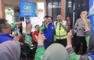 Kakorlantas Ajak Pengemudi Ojol Jadi Pelopor Keselamatan Lalu Lintas Polantas Menyapa di Bogor