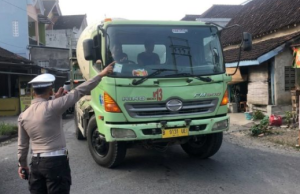 Ancaman Overload di Jalan Raya Jadi Fokus Keselamatan Menuju Indonesia Bebas ODOL 2027 Ancaman Overload di Jalan Raya Jadi Fokus Keselamatan Menuju Indonesia Bebas ODOL 2027