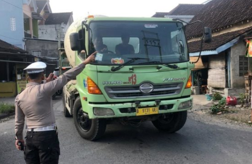 Ancaman Overload di Jalan Raya Jadi Fokus Keselamatan Menuju Indonesia Bebas ODOL 2027 Ancaman Overload di Jalan Raya Jadi Fokus Keselamatan Menuju Indonesia Bebas ODOL 2027
