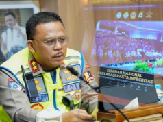 Kakorlantas Jadi Keynote Speaker di ULM, Dorong Kolaborasi Ilmiah untuk Percepat Zero ODOL 2027 Kakorlantas Jadi Keynote Speaker di ULM, Dorong Kolaborasi Ilmiah untuk Percepat Zero ODOL 2027