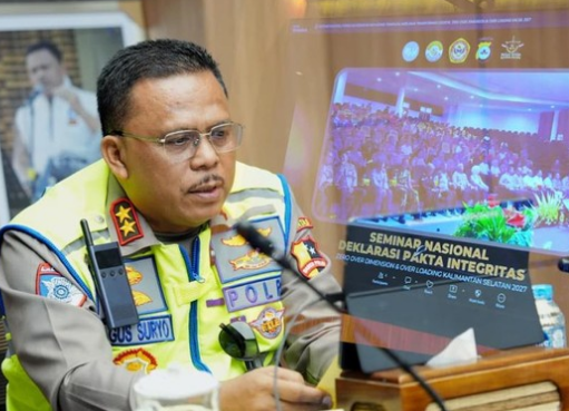 Kakorlantas Jadi Keynote Speaker di ULM, Dorong Kolaborasi Ilmiah untuk Percepat Zero ODOL 2027 Kakorlantas Jadi Keynote Speaker di ULM, Dorong Kolaborasi Ilmiah untuk Percepat Zero ODOL 2027