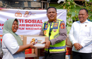 Korlantas Salurkan Bantuan Kebakaran Kemayoran, Wujud Kehadiran Polri di Tengah Masyarakat Terdampak Bencana Korlantas Salurkan Bantuan Kebakaran Kemayoran, Wujud Kehadiran Polri di Tengah Masyarakat Terdampak Bencana